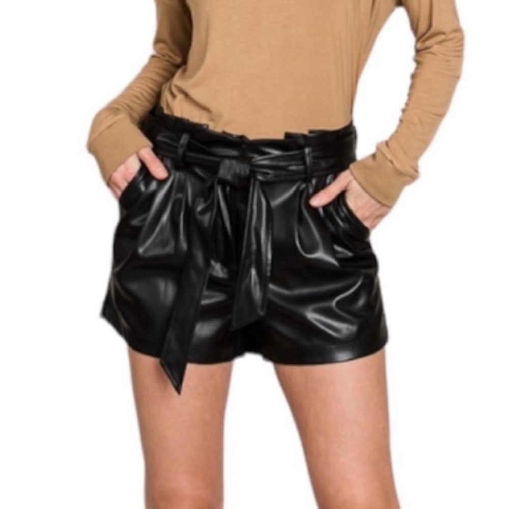 HEYSON faux leather high waisted shorts M black